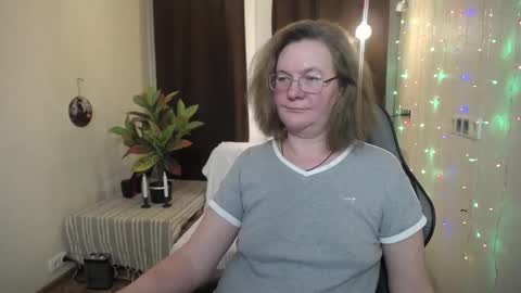 Snapshot of holymilfa chatting on 01/26/25, 04:41 holymilfa online show from 01/26/25, 04:41