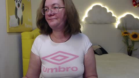 Snapshot of holymilfa chatting on 02/08/25, 05:18 holymilfa online show from 02/08/25, 05:18