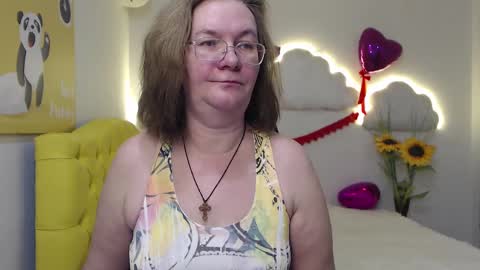 Snapshot of holymilfa chatting on 02/22/25, 11:02 holymilfa online show from 02/22/25, 11:02