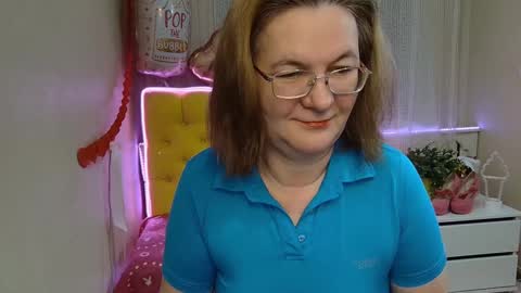 Snapshot of holymilfa chatting on 03/11/25, 08:09 holymilfa online show from 03/11/25, 08:09