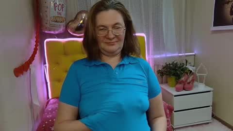 Snapshot of holymilfa chatting on 03/11/25, 11:23 holymilfa online show from 03/11/25, 11:23