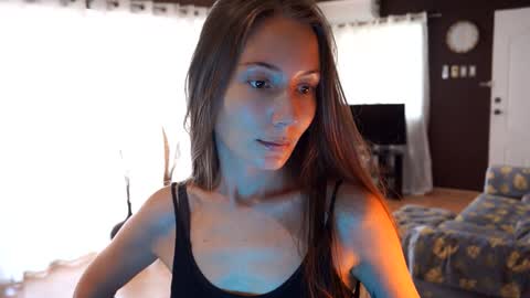 Snapshot of holyvivian chatting on 01/18/25, 01:08 V online show from 01/18/25, 01:08