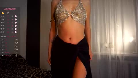 Snapshot of holyvivian chatting on 09/13/25, 08:19 V online show from 09/13/25, 08:19