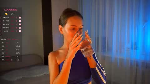 Snapshot of holyvivian chatting on 09/14/25, 08:08 V online show from 09/14/25, 08:08