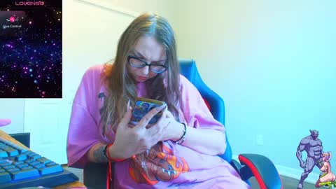 Snapshot of holyweed420 chatting on 12/17/24, 08:21 Viktoria online show from 12/17/24, 08:21