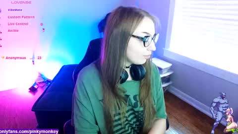 Snapshot of holyweed420 chatting on 11/12/25, 07:46 Viktoria online show from 11/12/25, 07:46