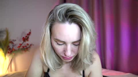 Snapshot of holyyy_fuck chatting on 12/24/24, 01:17 Vicky my another account here - desperate clit online show from 12/24/24, 01:17