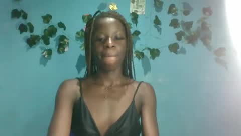 Snapshot of honey_bug2 chatting on 10/24/25, 04:42 Queen online show from 10/24/25, 04:42