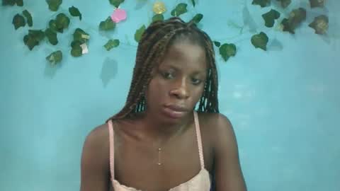 Snapshot of honey_bug2 chatting on 10/30/25, 10:38 Queen online show from 10/30/25, 10:38