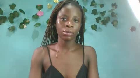 Snapshot of honey_bug2 chatting on 11/04/25, 10:03 Queen online show from 11/04/25, 10:03