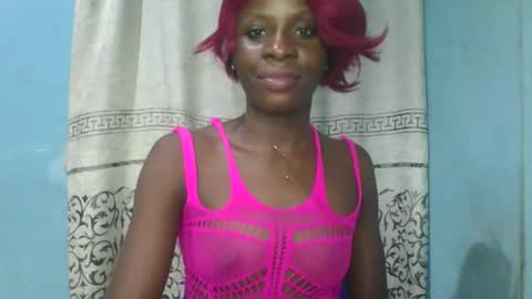 Snapshot of honey_bug2 chatting on 02/27/26, 11:27 Queen online show from 02/27/26, 11:27