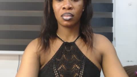 Snapshot of honey_dollxx chatting on 06/15/26, 06:37 Flora online show from 06/15/26, 06:37