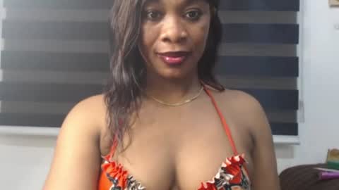 Snapshot of honey_dollxx chatting on 06/28/26, 03:40 Flora online show from 06/28/26, 03:40