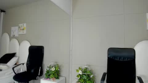 honey_hex_ online show from 05/26/26, 12:34