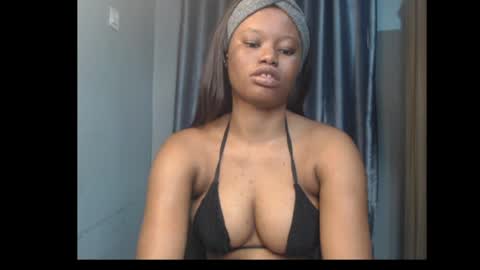 Snapshot of honey_juicydoll chatting on 07/18/26, 07:12 Sonia online show from 07/18/26, 07:12