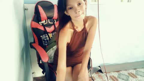 Snapshot of honey_mollyxx chatting on 06/22/26, 11:24 honey_mollyxx online show from 06/22/26, 11:24