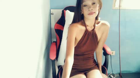 Snapshot of honey_mollyxx chatting on 07/18/26, 12:15 honey_mollyxx online show from 07/18/26, 12:15