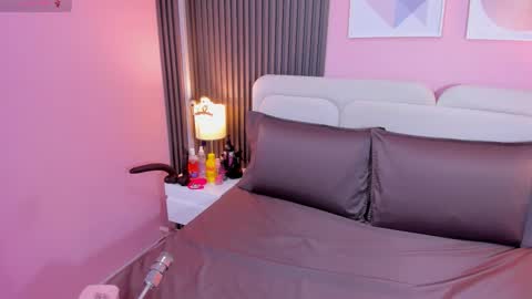 honey_sofii_ online show from 10/14/25, 11:33