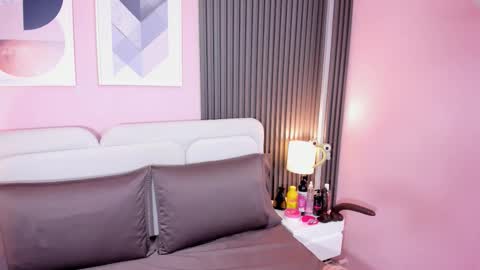 honey_sofii_ online show from 10/17/25, 11:24