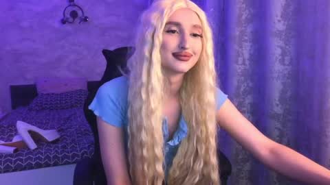 honey_sunset online show from 09/12/25, 05:46