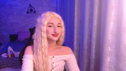 honey_sunset online show from 10/15/25, 05:13