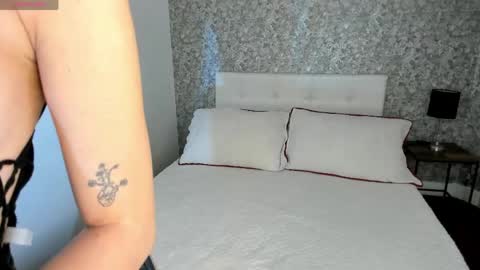 honey_sweet777 online show from 04/25/26, 07:44