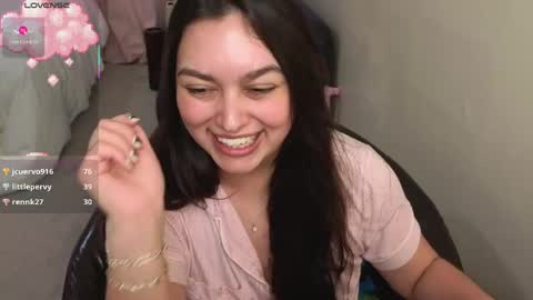 Snapshot of honey_tia chatting on 05/15/26, 11:01 Tia online show from 05/15/26, 11:01