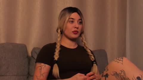 Snapshot of honeybae01 chatting on 10/29/25, 03:47 Mary online show from 10/29/25, 03:47