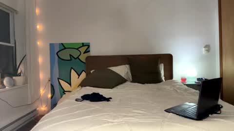 Snapshot of honeybbxx chatting on 02/17/25, 02:09 honeybbxx online show from 02/17/25, 02:09