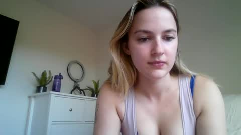 Snapshot of honeyblakex chatting on 06/17/26, 04:26 honeyblakex online show from 06/17/26, 04:26