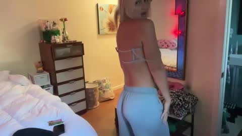 Snapshot of honeybun_z chatting on 02/09/25, 06:26 honeybun_z online show from 02/09/25, 06:26