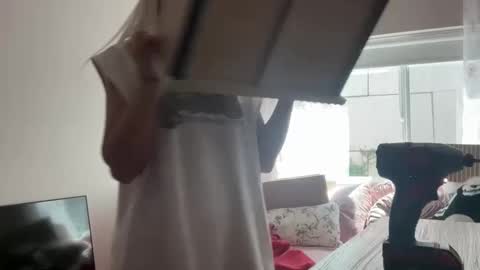 Snapshot of honeybun_z chatting on 10/02/25, 11:45 honeybun_z online show from 10/02/25, 11:45