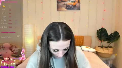 Snapshot of honeybuns_lizzy chatting on 02/16/26, 12:18 Lizzy online show from 02/16/26, 12:18