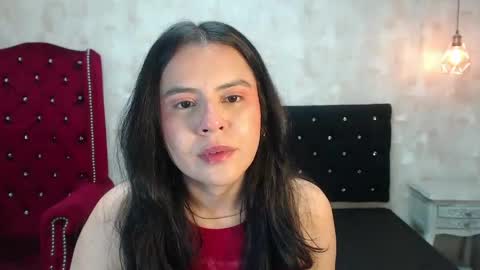 Snapshot of honeybuu_ chatting on 04/30/26, 03:07 Emily online show from 04/30/26, 03:07