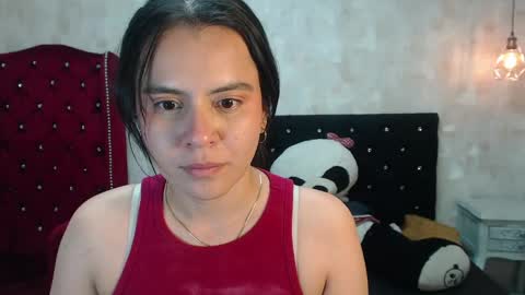 Snapshot of honeybuu_ chatting on 04/30/26, 08:57 Emily online show from 04/30/26, 08:57