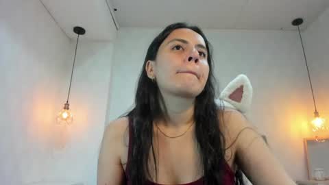 Snapshot of honeybuu_ chatting on 07/13/26, 02:20 Emily online show from 07/13/26, 02:20
