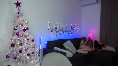 Snapshot of honeycarrol chatting on 12/08/24, 10:25 HoneyCarrol online show from 12/08/24, 10:25