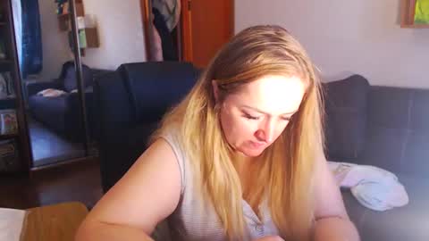 HoneydewMolly online show from 12/03/25, 12:36