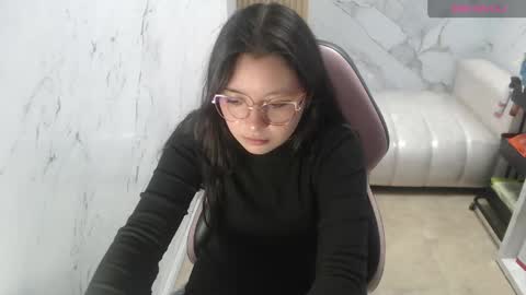 Snapshot of honeydoll_tf chatting on 05/15/26, 01:07 honeydoll_tf online show from 05/15/26, 01:07