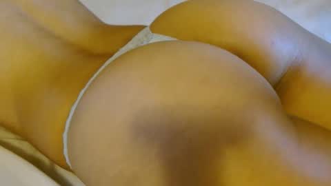 Snapshot of honeygoldenbaddie24 chatting on 11/26/25, 08:43 honeygoldenbaddie24 online show from 11/26/25, 08:43