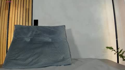 Snapshot of honeyhot69__ chatting on 12/18/25, 11:38 Sofia independent model online show from 12/18/25, 11:38