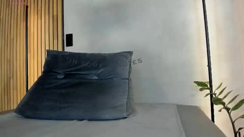 Snapshot of honeyhot69__ chatting on 12/19/25, 11:39 Sofia independent model online show from 12/19/25, 11:39