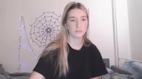 honeyveil online show from 11/24/25, 11:10