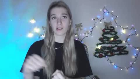 honeyveil online show from 12/22/25, 10:12