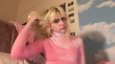 Snapshot of honeyxlimbed chatting on 01/12/25, 07:21 Emi Rose online show from 01/12/25, 07:21