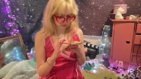 Snapshot of honeyxlimbed chatting on 02/06/25, 06:40 Emi Rose online show from 02/06/25, 06:40