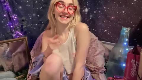 Snapshot of honeyxlimbed chatting on 02/22/25, 07:01 Emi Rose online show from 02/22/25, 07:01