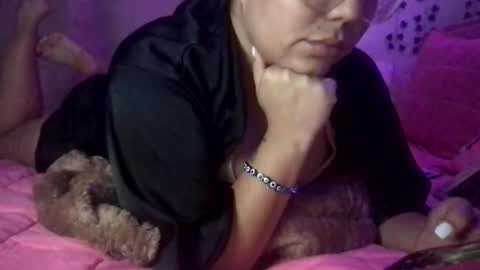 Snapshot of honeyy_89 chatting on 11/17/25, 01:22 honeyyy89 online show from 11/17/25, 01:22