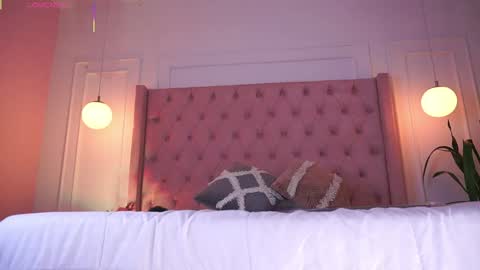 Snapshot of honeyymoonn_ chatting on 05/01/26, 07:40 Honey Moon Help me to reach 100 thumbs up online show from 05/01/26, 07:40