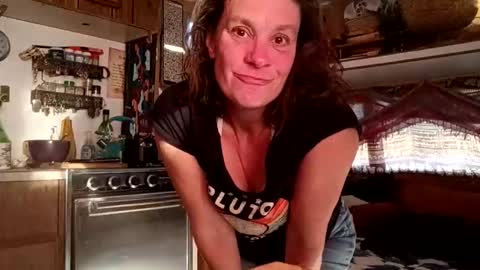 Snapshot of hoodoou chatting on 01/05/26, 11:52 hoodoou online show from 01/05/26, 11:52